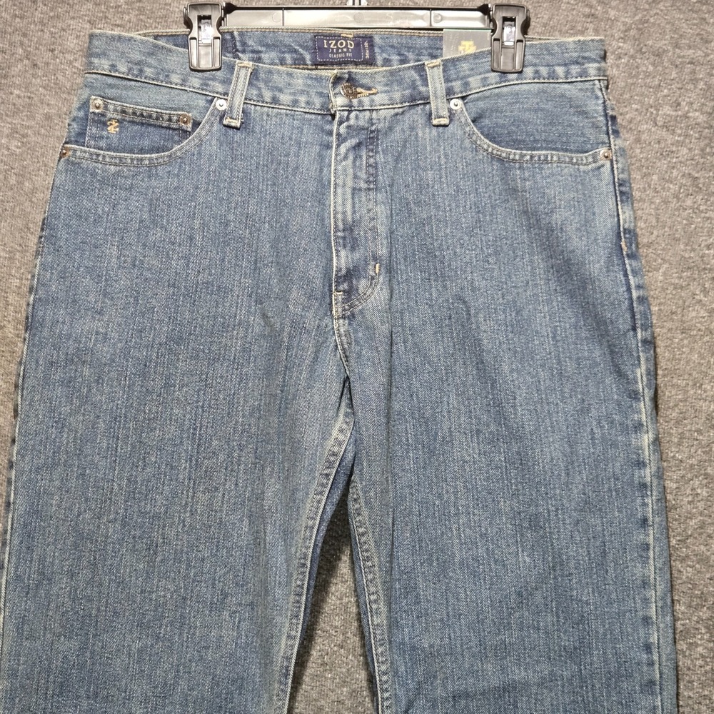 Izod Jeans Men's 34x32 Classic Fit Vintage Wash Denim NWT - Picture 2 of 7